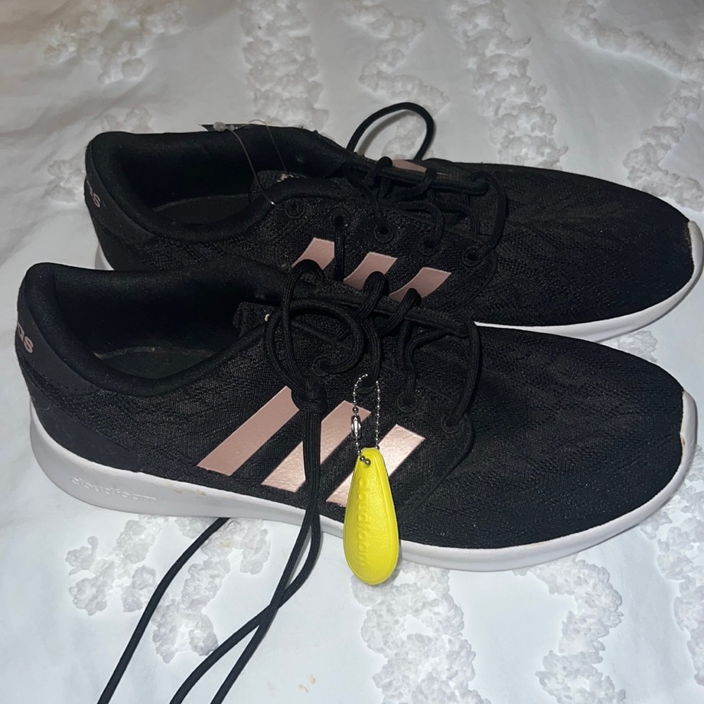 Never worn adidas cloud foam shoes